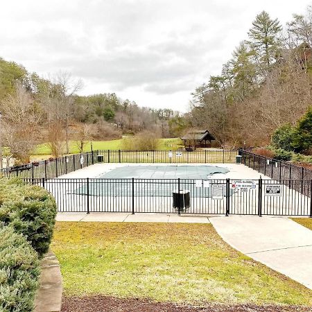 Timber Wheat Retreat - Hot Tub, Community Pool, Game And Theater Room Sevierville Exterior photo