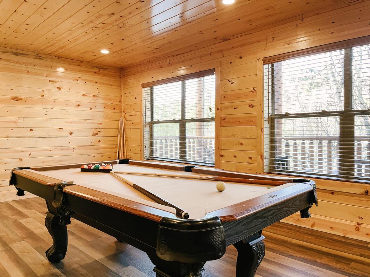 Timber Wheat Retreat - Hot Tub, Community Pool, Game And Theater Room Sevierville Exterior photo